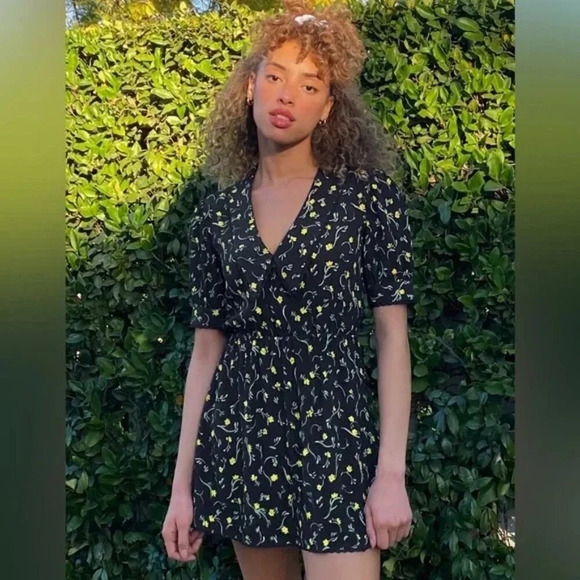 Aritzia Sunday Best New Aki Floral Mini Dress Size Small - Picture 3 of 9